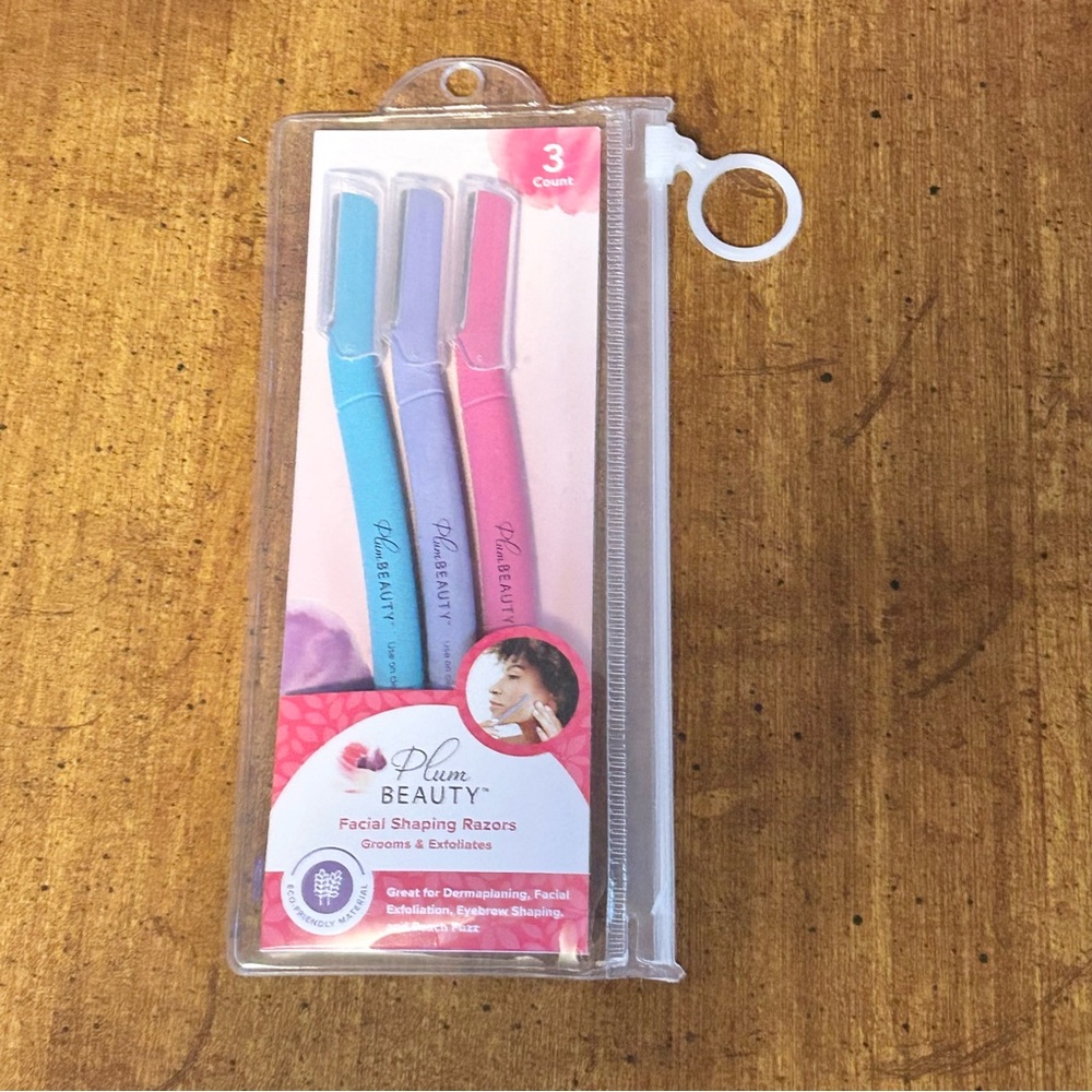 Plum Beauty Facial Exfoliation Eyebrow Shaping Set of 3 Razors Travel Case (NWT)